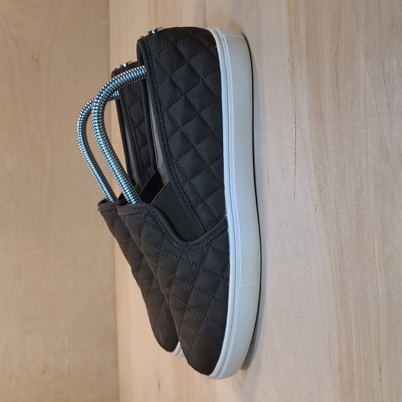 Steve Madden ECNTRCQT Womens Olive Slip On Sneakers - Picture 4 of 10